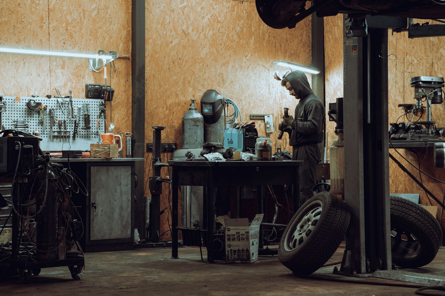 Vehicle workshop interior